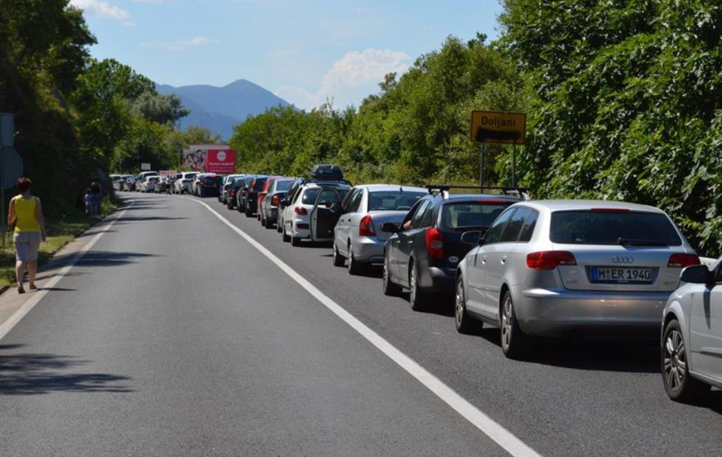 VOZAČI STRPLJENJA: Pojačan promet na graničnom prijelazu Metković