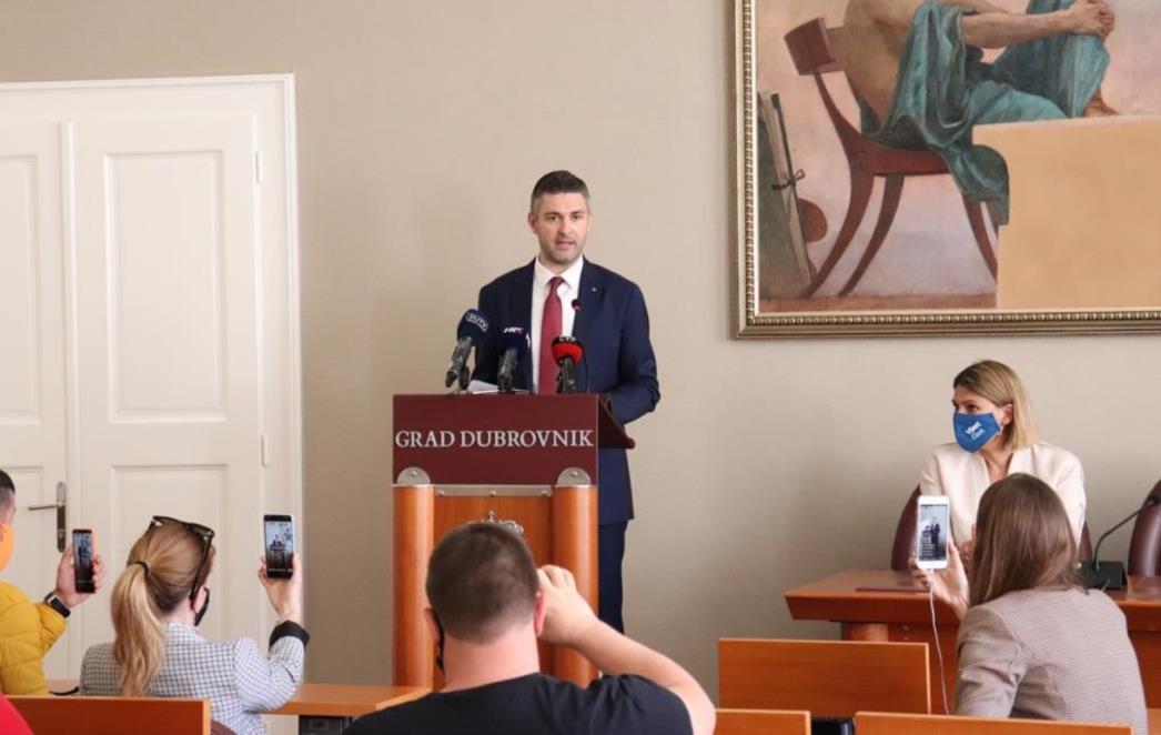 FRANKOVIĆ PORUČUJE VLAHUŠIĆU: "Ti si jedan obični jadnik koji se ne zna boriti u političkom ringu i koristiš djecu za izbore" 