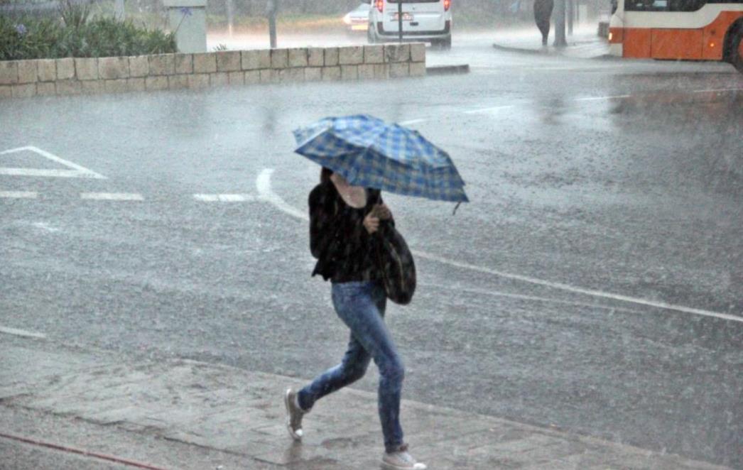  Dubrovnik pogodilo grmljavinsko nevrijeme s obilnom kišom, vatrogasci intervenirali u Turističkoj školi!