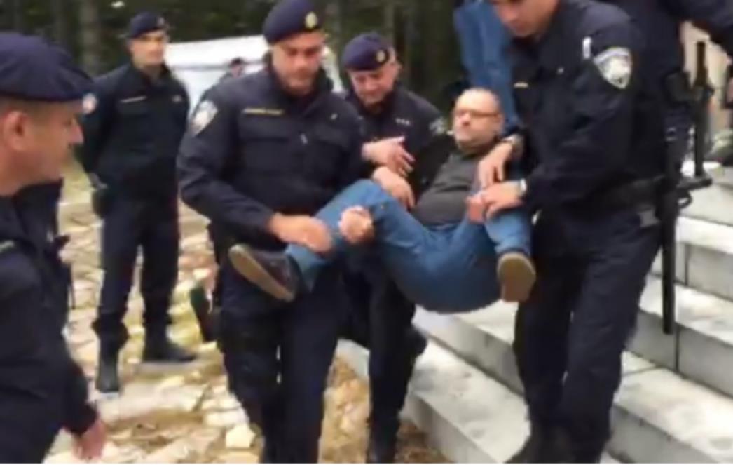 ZABRANJENI SKUP KOD ANTIFAŠISTIČKOG SPOMENIKA: Interventna policija odnijela pravaše i njihov šator iz Srba