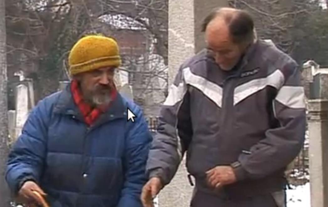 ZA BOLJE ZNAJU, ALI BOLJE NEMAJU Dvojica prijatelja već 15 godina žive na starom groblju u Nišu!