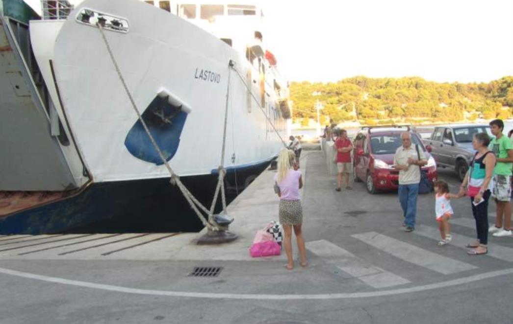 Zbog buke potjerali trajekt Lastovo sa Šolte!