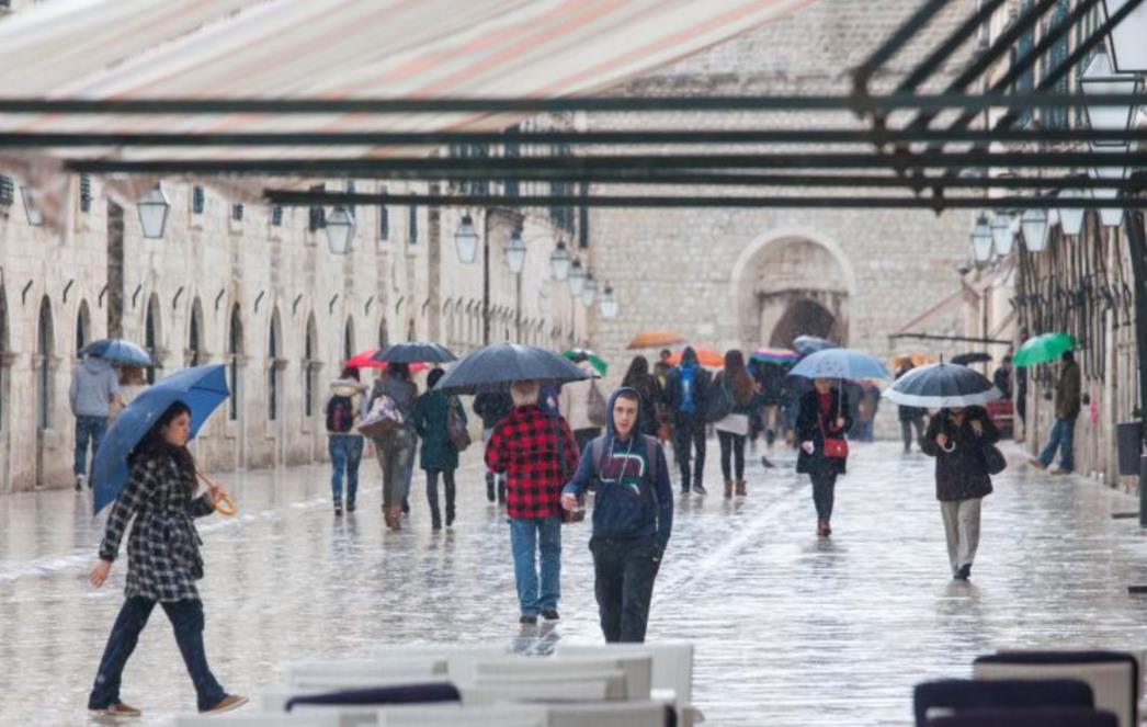 U nedjelju olujni udari juga i obilna kiša, krajem sljedećeg tjedna dolazak zime?