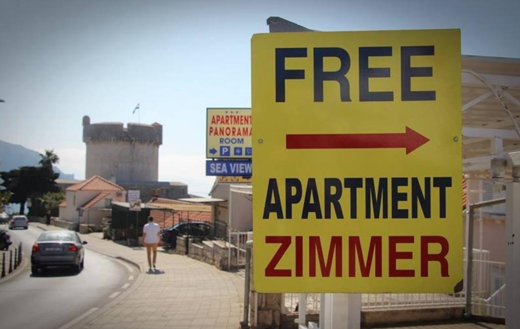 KAKO VARAJU IZNAJMLJIVAČI Ako je smještaj u neboderu, gost će to doznati tek kad dođe pred apartman!