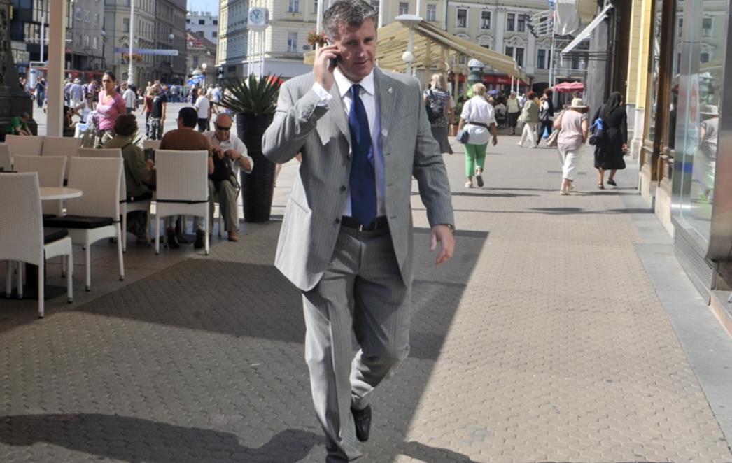 OPTUŽEN ZA PRONEVJERU Davor Šuker mora platiti osam tisuća eura
