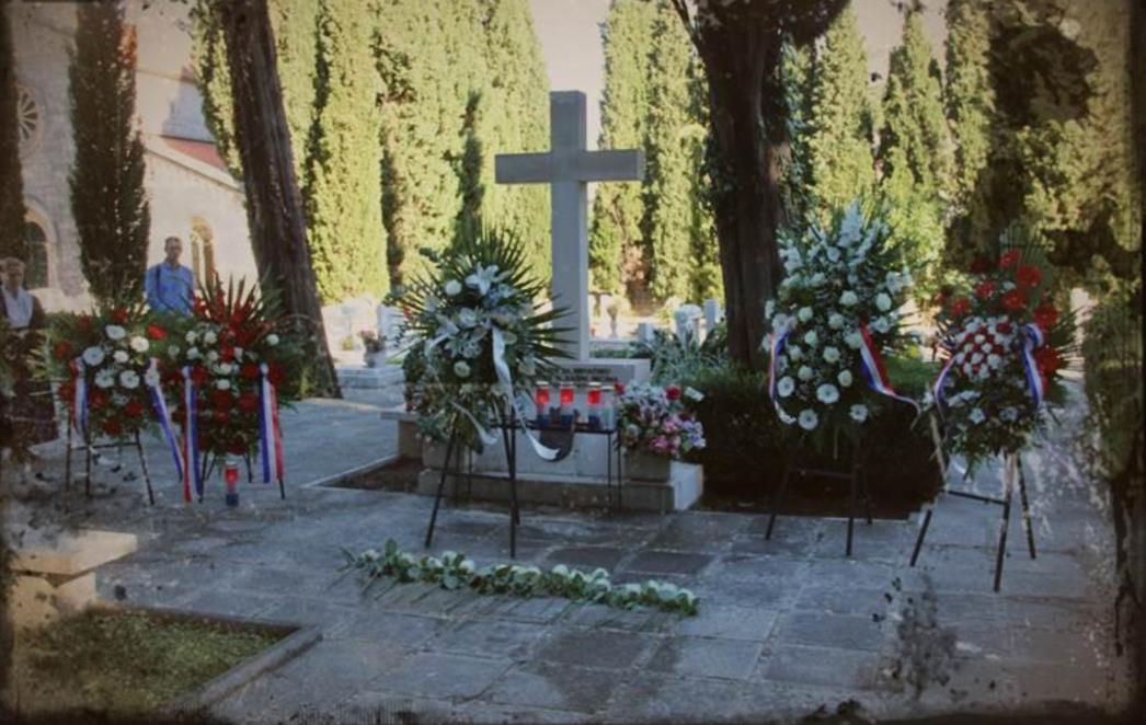 OBILJEŽAVANJE 22. OBLJETNICE NAPADA NA DUBROVNIK: Na Boninovu položeni vijenci i zapaljene svijeće (FOTOGALERIJA)