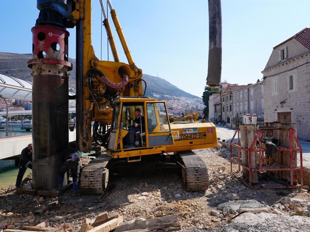 Završeno pobijanje pilota na Lapadskoj obali, kreće proizvodnja elemenata obalnog zida