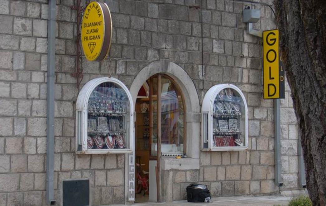 Opljačkana zlatarnica u Cavtatu (FOTO)