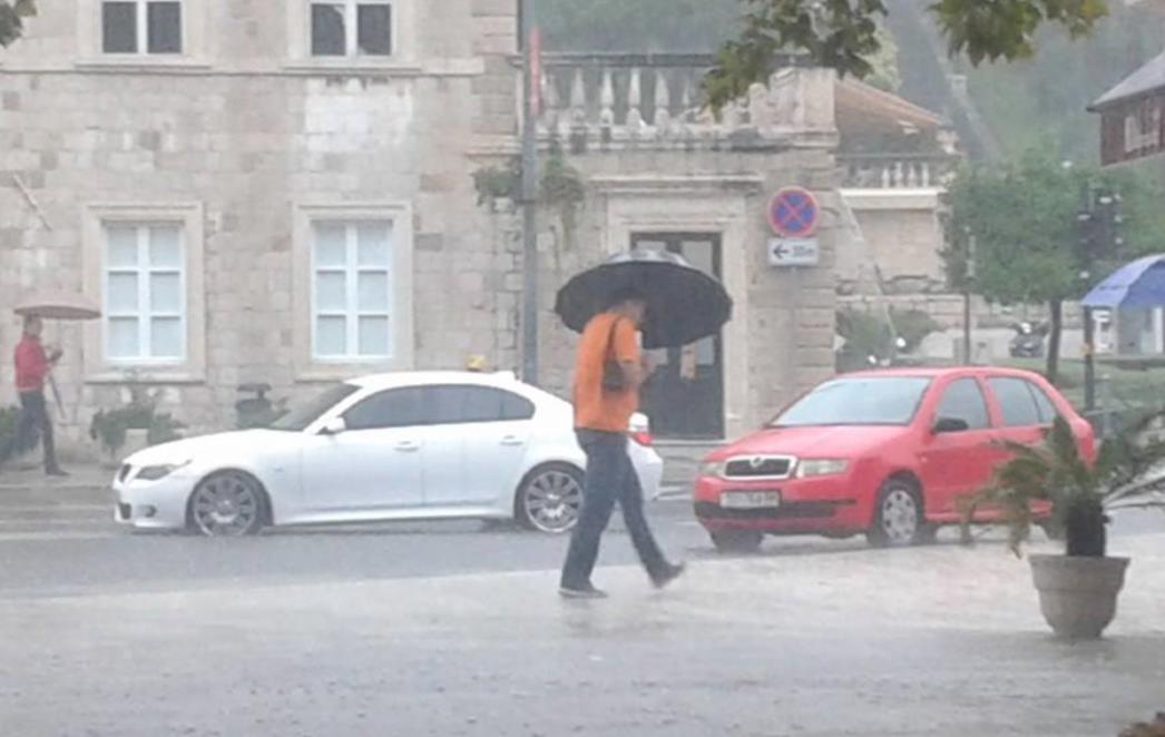 Stižu  grmljavina,   pljuskovi   i   zahlađenje: Temperature  sutra  još  više padaju