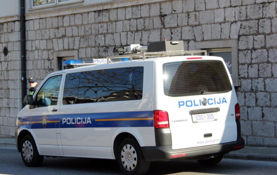 INCIDENT U GRUŽU: Taksist fizički napao 20-godišnjeg pijanog mladića