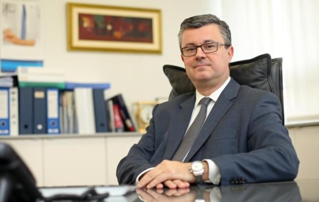 ODLAZAK MILANOVIĆA I  NJEGOVIH  'CRVENOKOŠULJAŠA': Orešković je najbolje što se  dogodilo  Hrvatskoj!