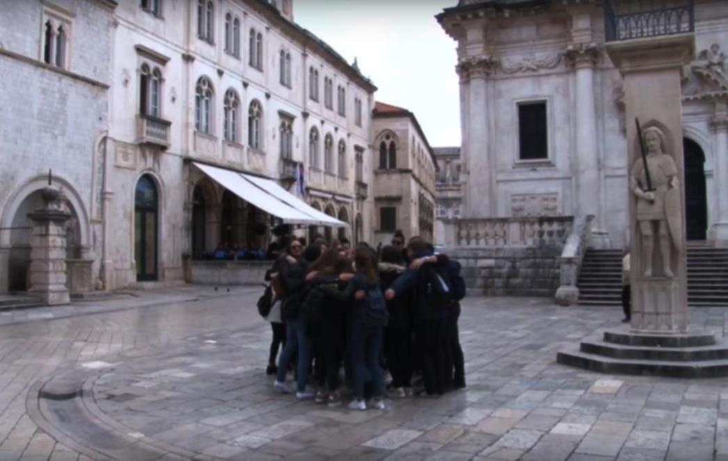 ORIGINALNA IDEJA: Evo kako se   maturanti   Turističko-ugostiteljske škole opraštaju od škole