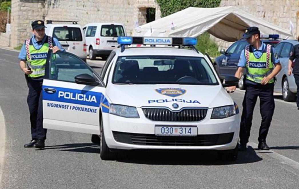 Ukrao automobli, "pao" na granici