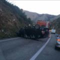 PROMETNA NESREĆA U BLIZINI DUBROVNIKA: Nakon udarca u brdo vozačica prevezena u OB Dubrovnik 