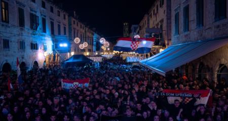 Video: Thompson pred 20 tisuća ljudi na Stradunu – sjajna organizacija Grada i gradonačelnika Frankovića