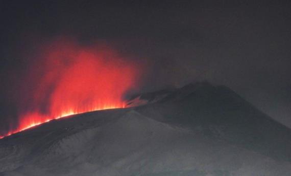 Etna ponovno eruptirala, lava teče iz jugoistočnog kratera